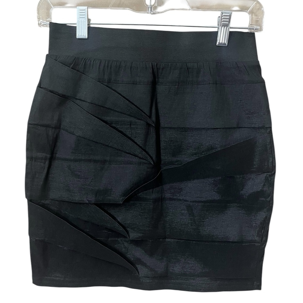 De.Coded Y2K mini skirt. Tiered pattern. Stretch material. Size M.